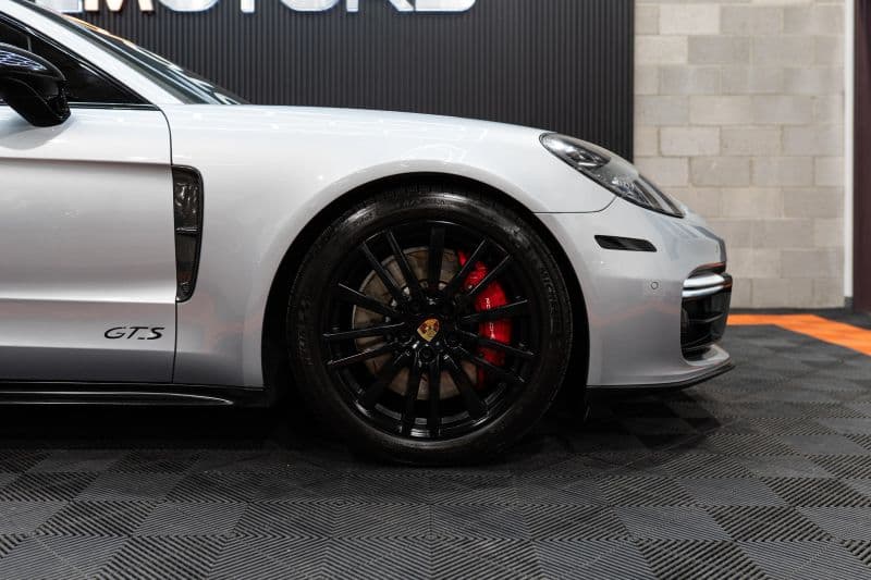 2019 Porsche Panamera photo 8 | Arizona Elite Motors Phoenix AZ